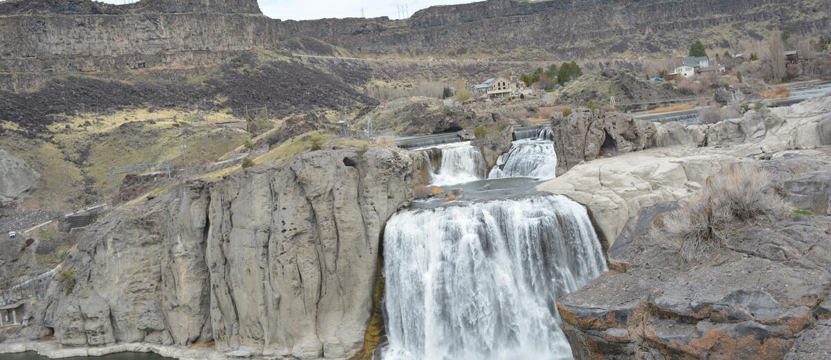 Shoshone Falls pouring over basalt cliffs into the Snake River